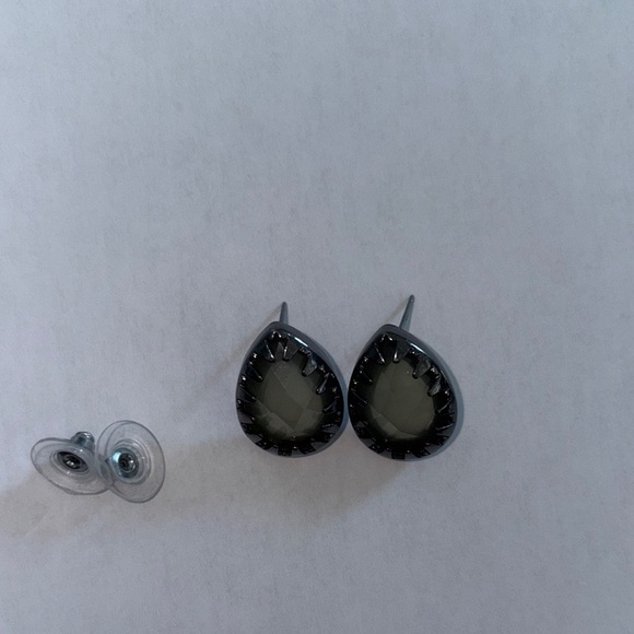 Teardrop stud Earrings in stainless steel Silver with Cream gemstone NWOT - Picture 3 of 7
